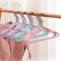 ราคา ไม้แขวนเสื้อ หุ้มยางกันลื่น แพค 10ชิ้น ส่งแบบสุ่มสี ไม่กินเนื้อที่ ไม้แขวนเสื้อสแตนเลส หุ้มยางกันลื่น ไม่หัก coat hanger (17337025182)