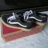 ราคา VANS รองเท้าผ้าใบมือสอง Old skool black ไซต์38 (29463516454)