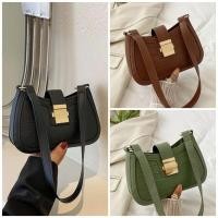 ราคา พร้อมส่ง!! กระเป๋าสะพายข้าง กระเป๋าถือ กระเป๋าผู้หญิง สีดำ 111 Black (21122433433)