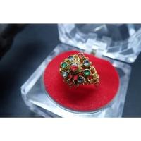 ราคา แหวนทองเหลืองลายโบราณประดับด้วยพลอยบุษน้ำเพชร 3 สี แดง เขียว ฟ้า (13293483938)