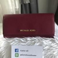 ราคา มือสอง‼️ 2พับ michael kors สีแดงburgundy (2088229754)