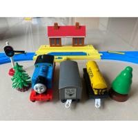 ราคา ชุด 2 รางรถไฟโทมัส พร้อมกล่องเก็บรถไฟโทมัส ได้ทั้งชุดตามภาพ งาน TOMY ค่ะ (51451531801)