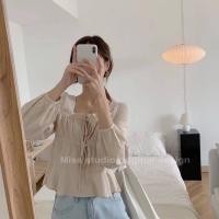 ราคา (ส่งต่อ) เสื้อครอปแขนยาวผูกโบว์หน้า (6472807042)