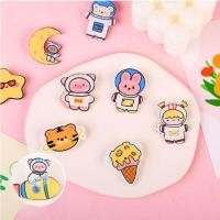 ราคา 1 ชิ้น 1 บาท (สุ่มลาย) เข็มกลัดอะคริลิค ลายการ์ตูนกระต่าย นักบินอวกาศ หมีน่ารัก สร้างสรรค์ (45757689629)