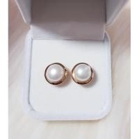 ราคา ต่างหูมุกแท้ ตุ้มหูมุกแท้ มุกสีขาว ขนาดมุก9.2mm. ตัวเรือนเงินแท้ชุบทอง (5876804158)