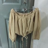 ราคา ส่งต่อ เสื้อเอวลอย แขนพอง น่ารัก มือสอง ใส่ครั้งเดียว (7945537377)
