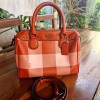 ราคา #หมอนเล็ก MINI BENNETT SATCHEL #COACH แท้ #F26146 (22257866588)