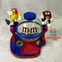 ราคา M&M's Make A Splash Beach Candy Dispenser Collectable Limited Edition Rare. | กล่องใส่ช็อกโกแลต M&M's หมุนเทได้ (28875977304)