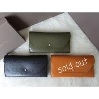 ราคา ของแท้จาก shop CHARLES & KEITH REVERSIBLE FRONT FLAP MINI LONG WALLET CK6-10770398 กระเป๋าสตางค์ชาลแอนคีธ (7069733281)
