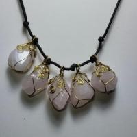 ราคา N35สร้อยคอพลอยโรสควอสแท้ดัดลายลวดทองเหลือง (49959513806)