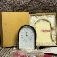 ราคา นาฬิกาตั้งโต๊ะ SEIKO DECOR ตัวเรือนโลหะชุบสีทองสวย ของใหม่เก่าเก็บ แบตเตอรี่ CR2032 (27590435577)