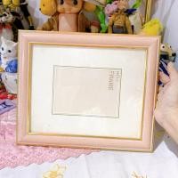 ราคา กรอบรูปไม้สีชมพูวินเทจพร้อมกรงแก้ว (50211652128)