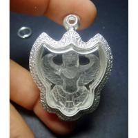 ราคา แก้วโป่งข่ามขนเหล็กแกะสลักรูปพญาครุฑพร้อมกรอบเงินแท้ภาพที่มีเส้นขนเหล็กชัดๆอินบ็อกมานะคะ (7068644323)
