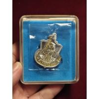 ราคา เหรียญสมเด็จพระนเรศวรมหาราช รุ่น "สู้"เนื้อเงิน (หลังพระนามาภิไธย สก.) ปี2548 (29994822247)