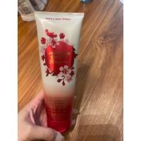ราคา Bath & Body Works Japanese Cherry Blossom Body Cream 226g. ของแท้ (19745537085)