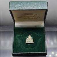 ราคา พระสังกัจจายน์ เนื้อเงิน รุ่นอุดมสุข พลเอก เชาวลิต ยงใจยุทธจัดสร้าง พิธีพุทธาภิเษก วัดสระเกศราชวรมหาวิหาร ปี2539 พร้อมกล (28138664679)