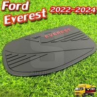 ราคา ครอบฝาถังน้ำมัน Ford Everest 2022-2023 รุ่น Next-Gen ดำด้านโลโก้แดง ครอบฝาถัง ( Ri ) (24530452842)
