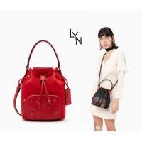 ราคา ❤ LYN ของแท้จาก Shop ( มีแต่สีแดงค่ะ ) LYN HEARTBEAT BUCKET BAGS รหัส LL20FBF015 กระเป๋าลินน์ของแท้จาก shop (3775928333)