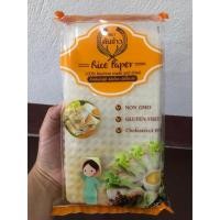ราคา ใบแป้ง แผ่นแป้ง สำหรับห่อซูชิ สลัดโรล ปอเปี๊ยะสด แหนมเนือง ก๋วยเตี๋ยวลุยสวน ขนาด 11*22 ซม. (ตรา ต้นข้าว) (4517400003)