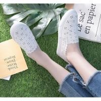 ราคา สลิปออนหนังนิ่ม ฉลุลายสีขาว (747956058)