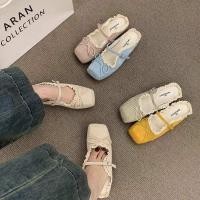 ราคา รองเท้าแตะหญิงสไตล์บัลเล่ต์ ลายลูกไม้และโบว์ สแควร์นิ้วเท้า เหมาะสำหรับฤดูร้อน (44558382942)