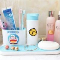 ราคา เซ็ตวางอุปกรณ์ห้องน้ำ พร้อม ขวดปั้ม ลาย โดเรม่อน Doraemon ขนาดกว้าง 10 นิ้ว (705593989)