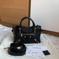 ราคา Like new Balenciaga mini city ปี15 หมุดใหญ่ สีดำ สภาพสวยค่ะ มุมไม่ถลอก ตัวหนังดี ภายในสะอาด ใช้งานต่อได้ยาว (5613012057)