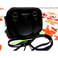 ราคา กระเป๋าสะพายข้าง คาดอก สีดำ ใบเล็ก หนังPU (1438418535)