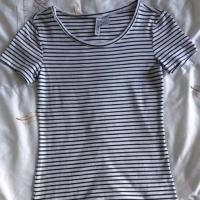 ราคา [ส่งต่อ] เสื้อยืด H&M แท้ size. XS (1330276672)