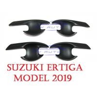ราคา (4ชิ้น) ถาดรองมือเปิดประตู ซูซูกิ เออติก้า 2019 - 2022 SUZUKI ERTIGA GL GX ถ้วยรองมือเปิด เบ้ารองมือเปิดประตู สีดำด้าน (9316752809)