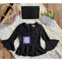 ราคา เสื้อลูกไม้สีดำแขนระบาย คอวี (19558383650)