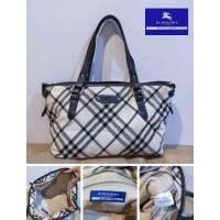 ราคา กระเป๋า burberry tote แบรนด์แท้ (มือสอง) สภาพดี มีรอยใช่งานบ้างนะคะแต่ยังสวย (22485134487)