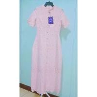 ราคา (2xl)(ขอแค่XL) พร้อมส่งชุดเดรสยาวลูกไม้ปักฉลุสีชมพูอ่อน งานป้าย Chalita แท้มือ1ป้ายห้อย (26516346129)