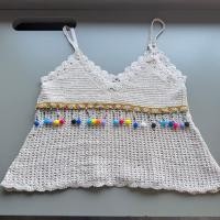ราคา *Free size*Used(ส่งต่อ) - เสื้อสายเดี่ยวงานถักโครเชต์ สีครีมเบจ แต่งพู่ปอมปอมหลากสี สไตล์โบฮีเมียน/ยิปซี (40380613886)