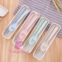 ราคา ชุดช้อนส้อม+ตะเกียบ พร้อมกล่อง มี 4 สีให้เลือก ผลิตจากเส้นใยฟางข้าวสาลี เครื่องใช้ในบ้าน tp99 (24683296092)
