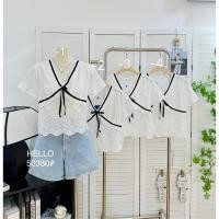 ราคา เสื้อขาวลายลูกไม้ คอวีแขนสั้น ดีเทลสายไขว้สีดำหน้า พร้อมแต่งริมลูกไม้รอบ ชายเสื้อเป็นผ้าลูกไม้ฉลุสวยๆ #50380 (27357552119)