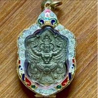 ราคา เหรียญพญาครุฑ หลวงพ่อวราห์ ปุญญวโร วัดโพธิทอง บางมด กทม.ปี 2547 (57356471310)