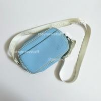 ราคา [ส่งต่อ/มือสอง] กระเป๋าสะพายไขว้ Lacoste ของแท้ สีฟ้าเบบี้บลู หนังเทียม สายสีเบจ ใช้ได้ทั้งผู้ชาย ผู้หญิง (25864321178)