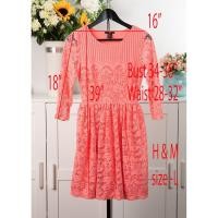 ราคา H&M เดรสแฟชั่น มือสอง ผ้าลูกไม้นิ่ม มีซับในทั้งชุด ยาวถีงปลายกระโปรง แบบน่ารัก ไซ้ส์ L สไลด์รูปดูขนาดสินค้าได้เลยค่ะ # (4119145498)