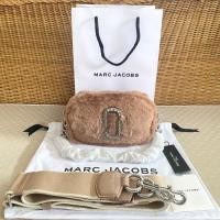 ราคา New‼️ Marc Jacobs Plush Snapshot in faux fur สี Fluffy Rose (13590206805)