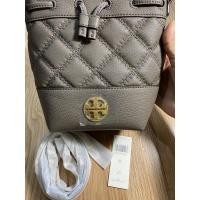 ราคา [( New) พร้อมส่ง-มีใบเดียวตามภาพ] ปล่อยงาน TORY BURCH MINI WILLA BUCKET BAG สีเทา เจ้าของขายเอง ซื้อมาไม่เคยใช้งานค่ะ (17573594668)