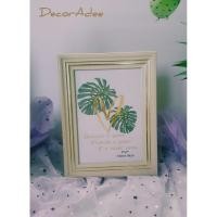 ราคา ☘กรอบรูปไม้สีเบจขอบริ้วทอง (3453747200)