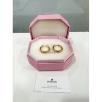 ราคา ต่างหูห่วงคริสตัลรอบวง Swarovski สีทองรุ่น Dextera Swarovski ของแท้จากช็อป (44330322200)