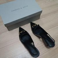 ราคา รองเท้า charles & keith size 39 สีดำ พร้อมกล่องและถุงกระดาษ (22888968385)