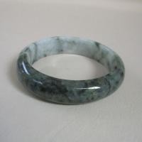 ราคา กำไลหยกพม่า jadeite type A ขนาดวงใน 58.1mm กว้าง 15.1mm ทรงกลมท้องแบน สวมใส่ได้ทุกเพศ (43431663287)