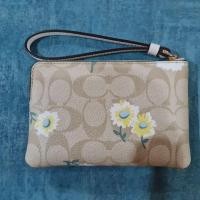 ราคา USED:Coach คล้องมือ ซิปเดียว สภาพดี (11973944335)