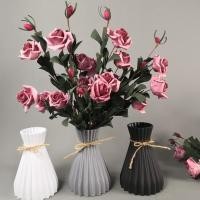 ราคา แจกันพลาสติก, เรือดอกไม้ประดิษฐ์, แจกันพลาสติกหวายเทียมสีขาว (54411369433)