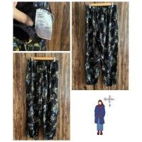 ราคา กางเกงลายดอกสีดำผ้า polyester Uniqlo (24138314696)