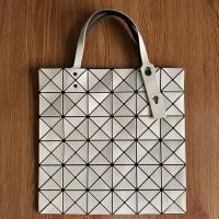 ราคา Used BAO BAO ISSEY MIYAKE LUCENT Tote กระเป๋ามือสอง สีเบจ ขนาด 6x6 (51355802552)