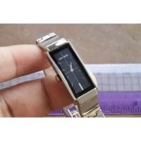 ราคา นาฬิกา Vintage มือสองญี่ปุ่น MICHEL KLEIN V220 6660 QUARTZ ผู้หญิง ทรงสี่เหลี่ยม กรอบเงิน หน้าดำ 15มม ทรงกำไล (28215063936)